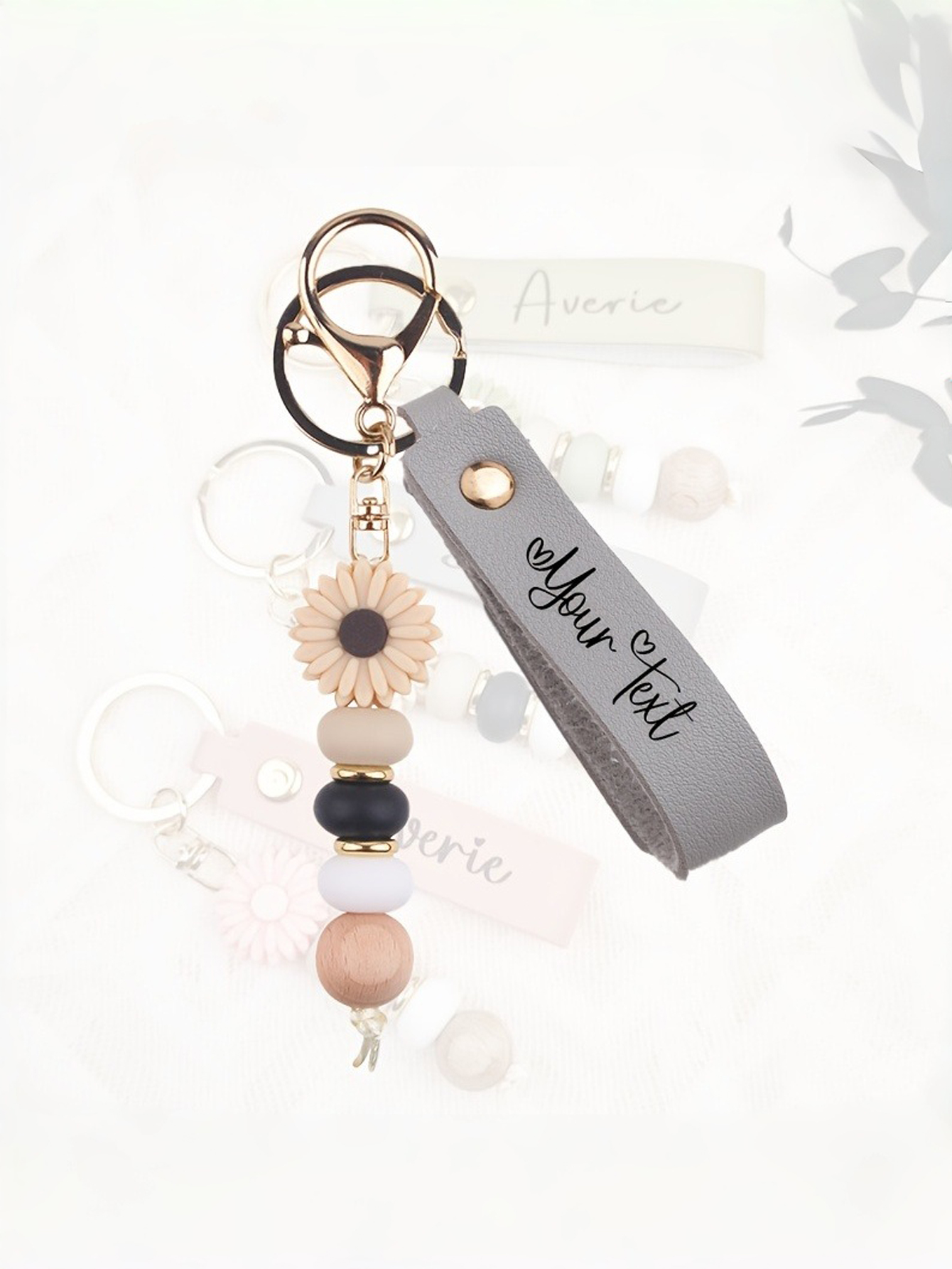 Customizable Daisy Beaded Keychain, an Elegant Gift for Women